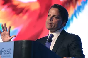 Scaramucci nema sreće, nakon Bijele kuće i supruge, otpisao ga Harvard