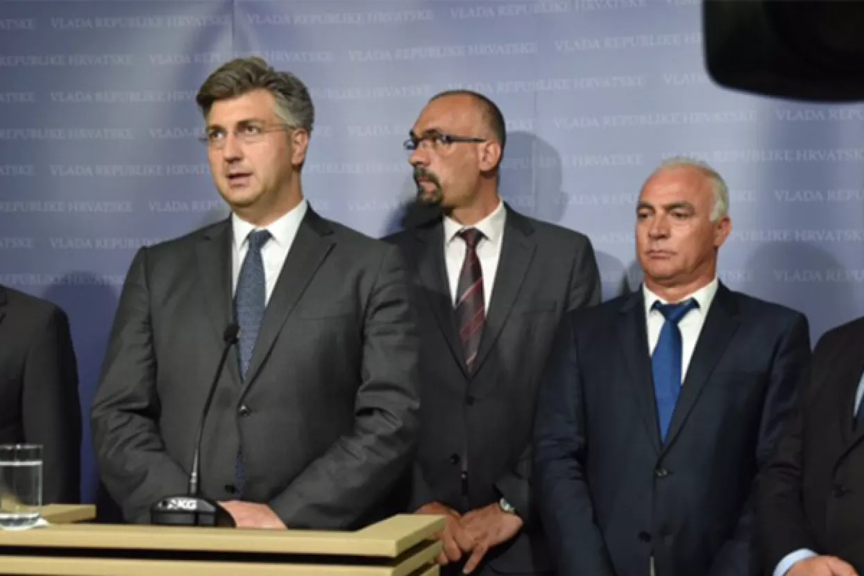 Vlada odlučila povećati plaće poreznim službenicima i carinicima