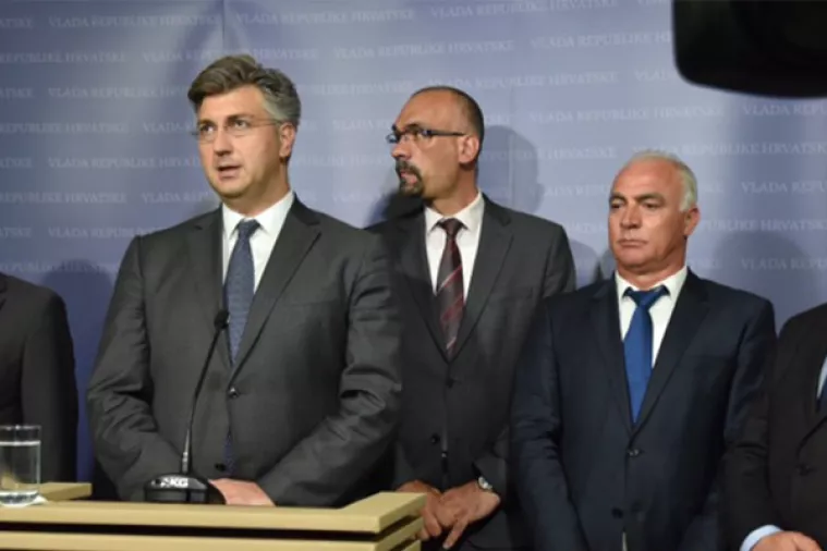 Vlada odlučila povećati plaće poreznim službenicima i carinicima