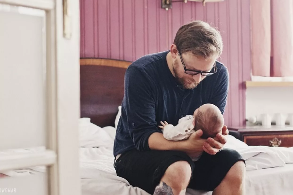 Švicarci referendumom traže najmanje 20 dana plaćenog porodiljnog za tate