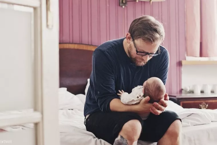Švicarci referendumom traže najmanje 20 dana plaćenog porodiljnog za tate
