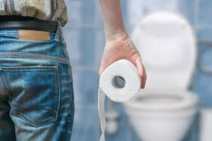 Pravda za sve: Ako gosti vani sjede na barskim stolcima, mali lokal ne treba zahod?!