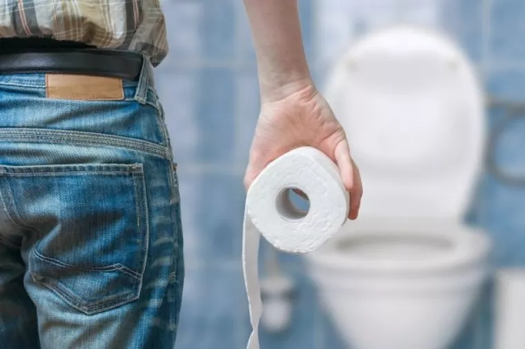 Pravda za sve: Ako gosti vani sjede na barskim stolcima, mali lokal ne treba zahod?!