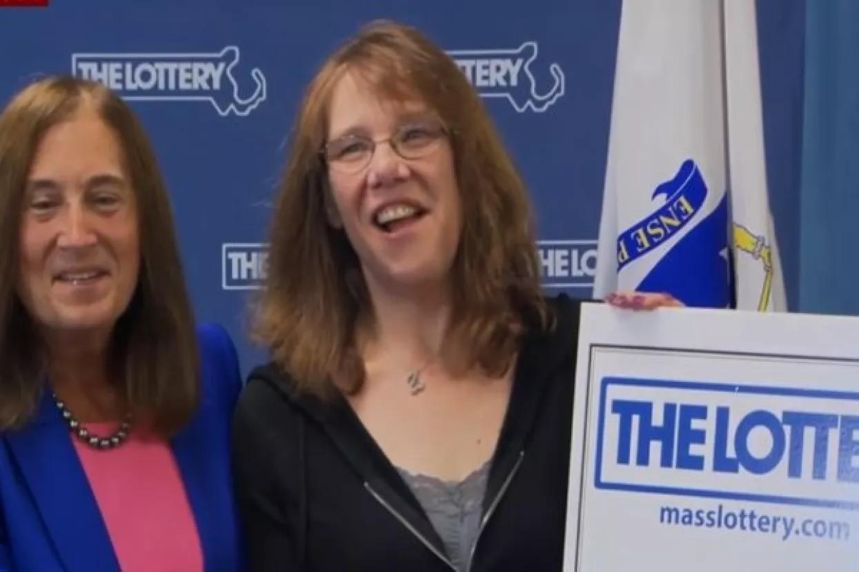 Powerball: Majka obitelji koja je dobila rekordni jackpot odmah ostavila posao