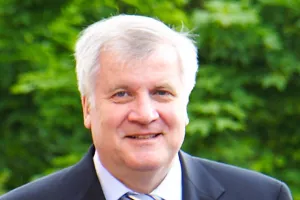 Seehofer: Zabrana motora na unutarnje sagorijevanje bila bi sjekira u korijen našeg blagostanja