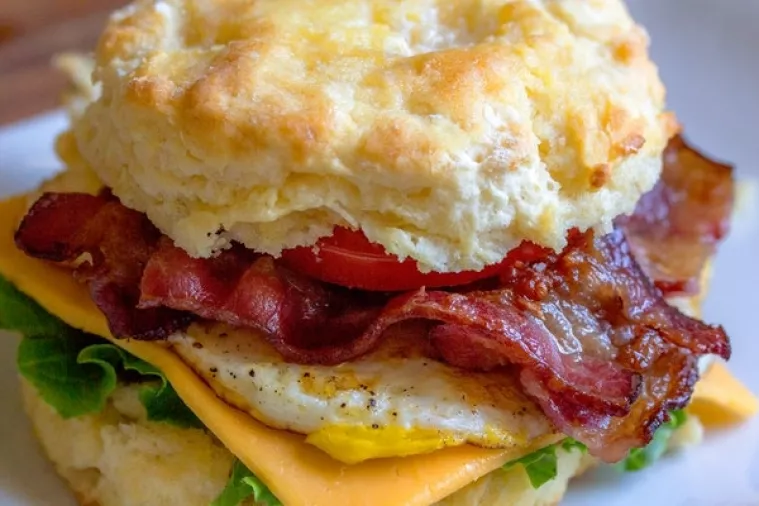 Maslac, sir i meso u tanjuru produljuju život - kardiolozi