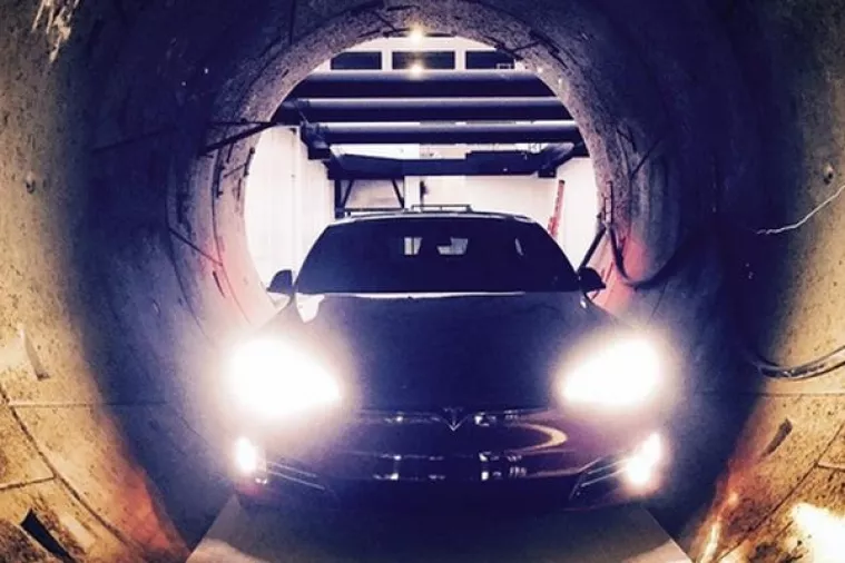 Musk provozao Model S kroz testni hyperloop tunel