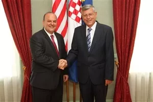 Američki izaslanik Yazdgerdi pohvalio napredak Hrvatske u povratu oduzete imovine Židovima