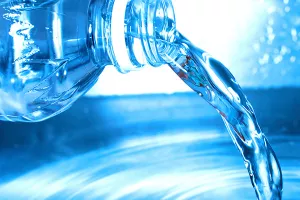 'Nitko više nije siguran': Milijuni ljudi na 5 kontinenata piju vodu s mikroplastikom