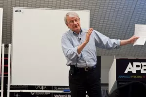 Dodjeljujemo stipendiju za APB predavanje Johna Deightona sa Harvarda