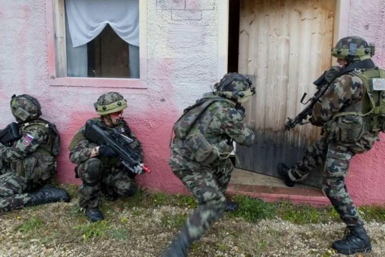 U Sloveniji 'potpuno neprimjerena' sjednica o spremnosti vojske za primjenu arbitraže