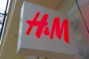 Rast kvartalnih prihoda H&M-a zakočili veliki ljetni popusti