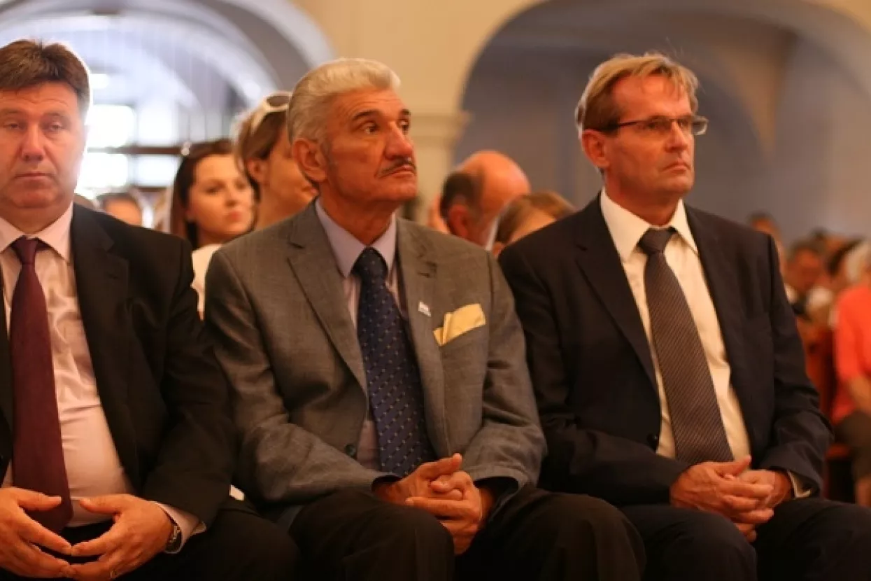 Predsjednica zbog 'zveckanja oružjem' razrješuje Domazeta Lošu