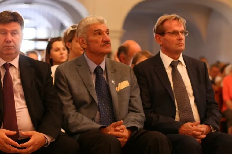 Predsjednica zbog 'zveckanja oružjem' razrje&scaron;uje Domazeta Lo&scaron;u