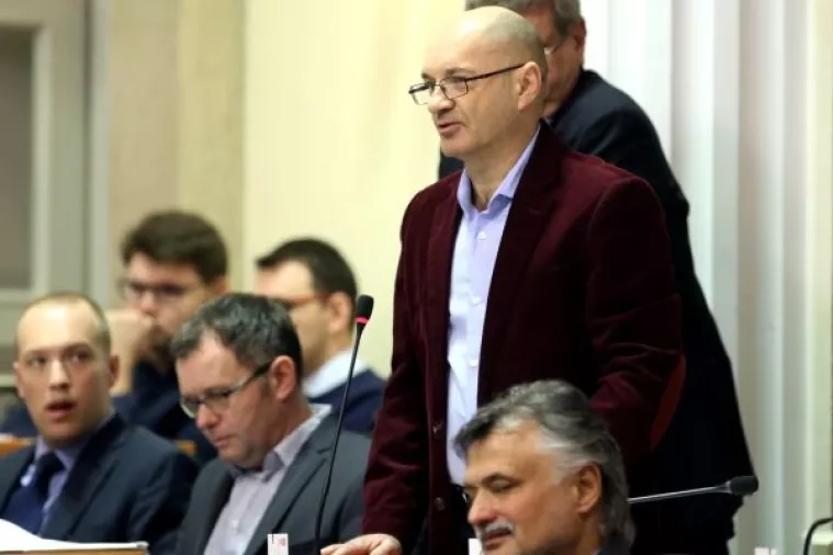 Aleksić: Neprihvatljivo je da Vlada odbija olakšati položaj dužnicima