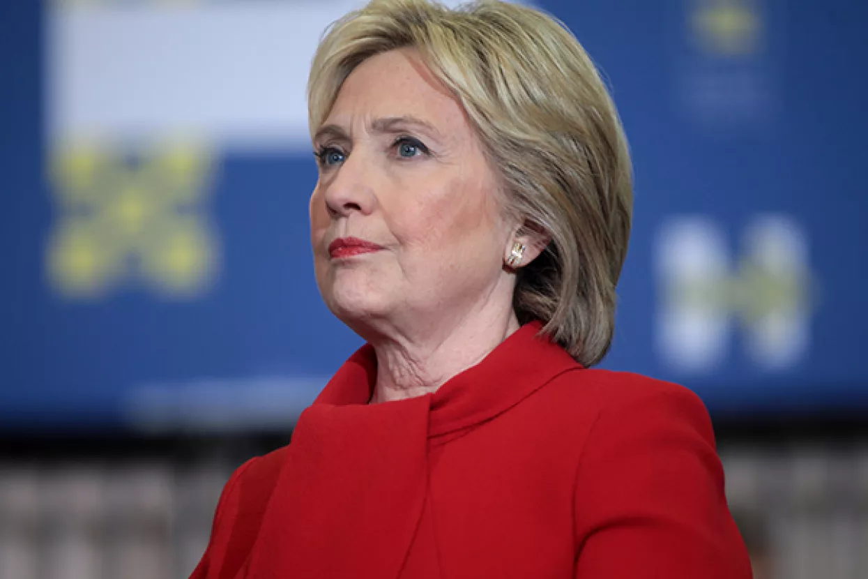 Trump opet koristi Twitter za udaranje 'nepoštene' Hillary