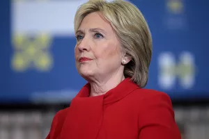 Trump opet koristi Twitter za udaranje 'nepoštene' Hillary