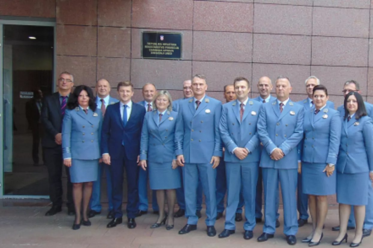 Carinska uprava u prvih devet mjeseci ostvarila oko petinu prihoda državnog proračuna