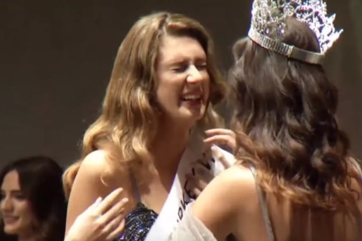 Miss Turske izgubila titulu zbog tweeta o 'menstruaciji na Dan mučenika'