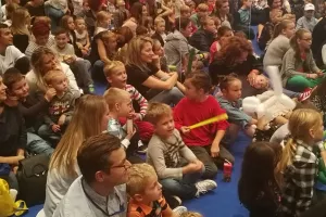 500 djece u Ininoj upravnoj zgradi