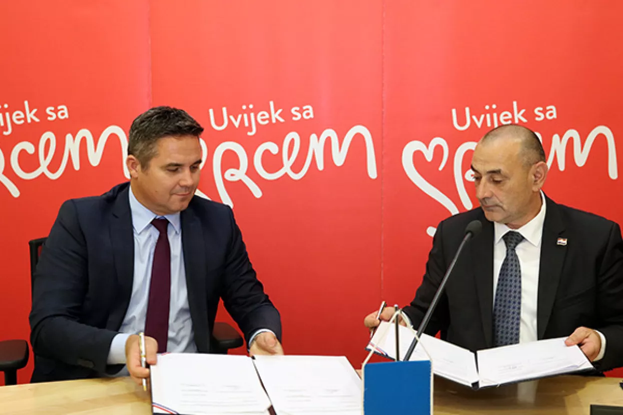 Pucar i Medved potpisali Sporazum o suradnji Podravke i braniteljskih zadruga