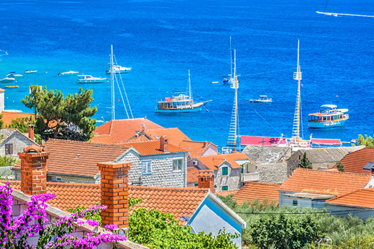 Započela 'eliminacija' desetak bespravnih građevina na Braču