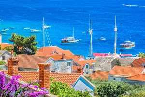 Započela 'eliminacija' desetak bespravnih građevina na Braču