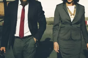 OECD: Žene u razvijenim zemljama obrazovanije od muškaraca, ali i dalje zarađuju manje