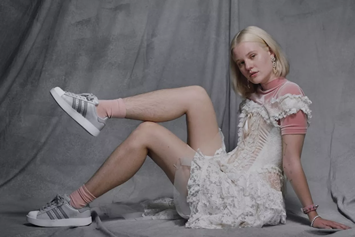 Neobrijane noge švedskom modelu priskrbile 'hrpetinu gnjusnih prijetnji'