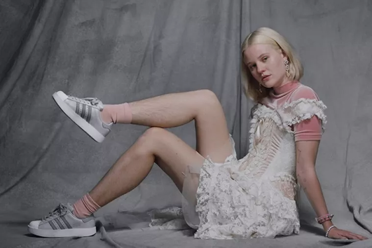 Neobrijane noge švedskom modelu priskrbile 'hrpetinu gnjusnih prijetnji'