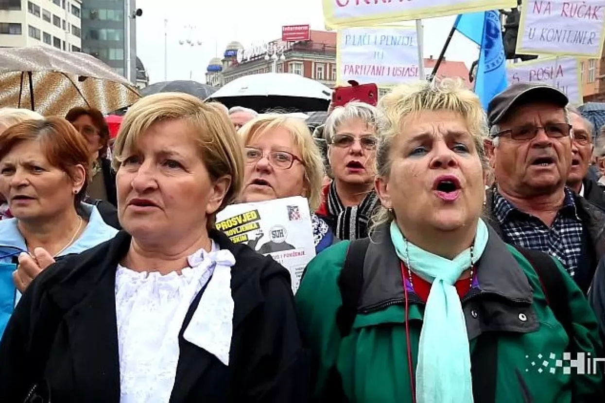 VIDEO: Umirovljenici poslali teške poruke ‘socijalno autističnoj Vladi’
