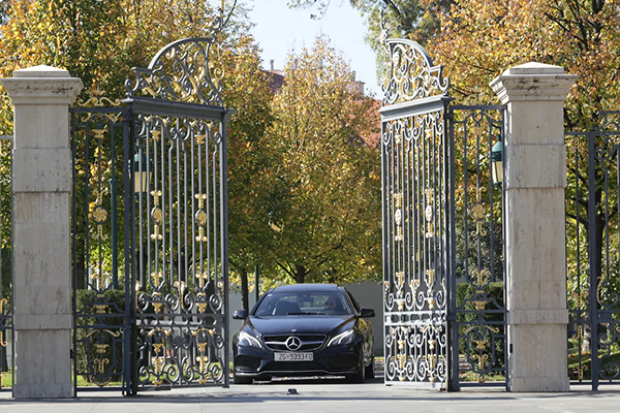 MUP: Uhićeno 12 osoba, tri su nedostupne; pretrage se nastavljaju i sutra