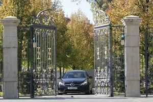 MUP: Uhićeno 12 osoba, tri su nedostupne; pretrage se nastavljaju i sutra