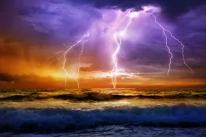 U posljednja 24 sata Jadran 'udarilo' 15 000 munja