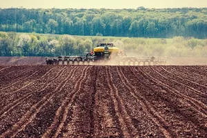 EP vs. EK: Zastupnici zatražili zabranu 'vjerojatno kancerogenog' glifosata do 2022.