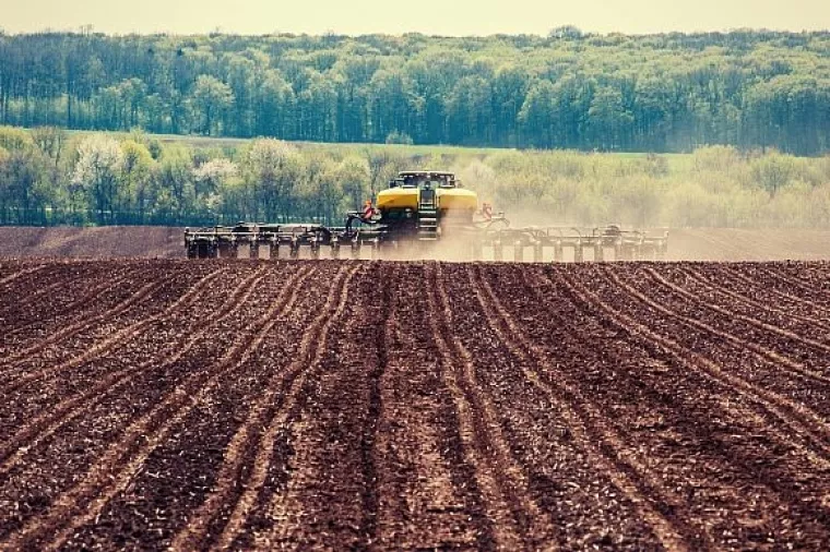 EP vs. EK: Zastupnici zatražili zabranu 'vjerojatno kancerogenog' glifosata do 2022.