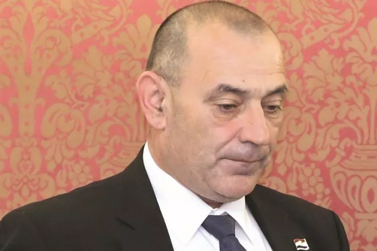 Više automobila nego ratnih invalida