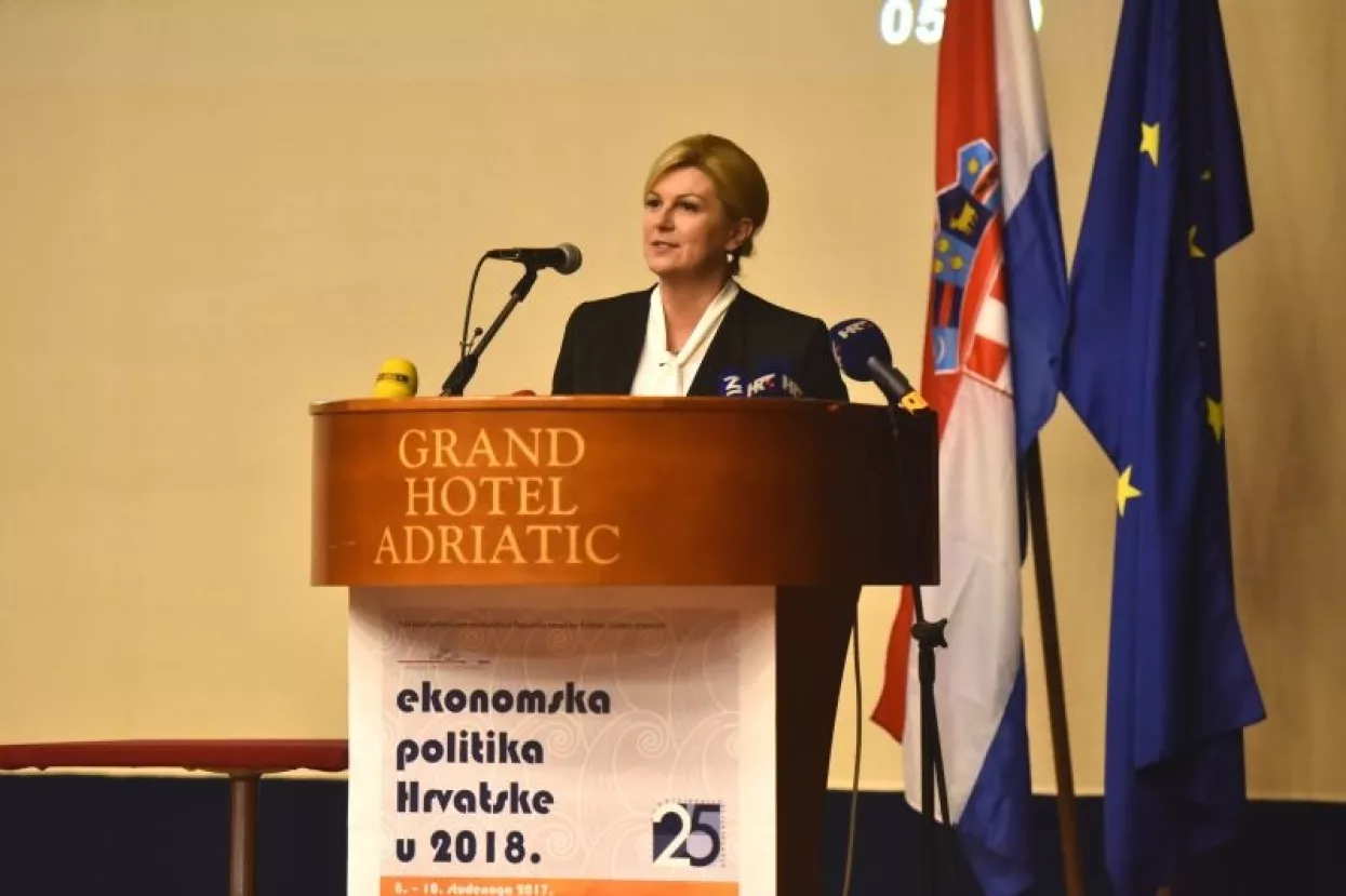 Grabar-Kitarović: Otporni smo na reforme koje nas trebaju zaštititi kada prođe 'doba debelih krava'