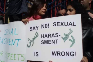 Istraživanje: Buljenje u ženske grudi 'prolazi u Njemačkoj'