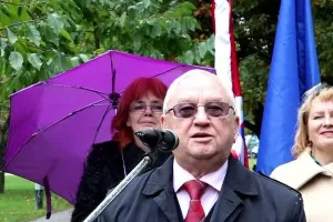 Azimov jutros proveo svega dvadesetak minuta u Vladi