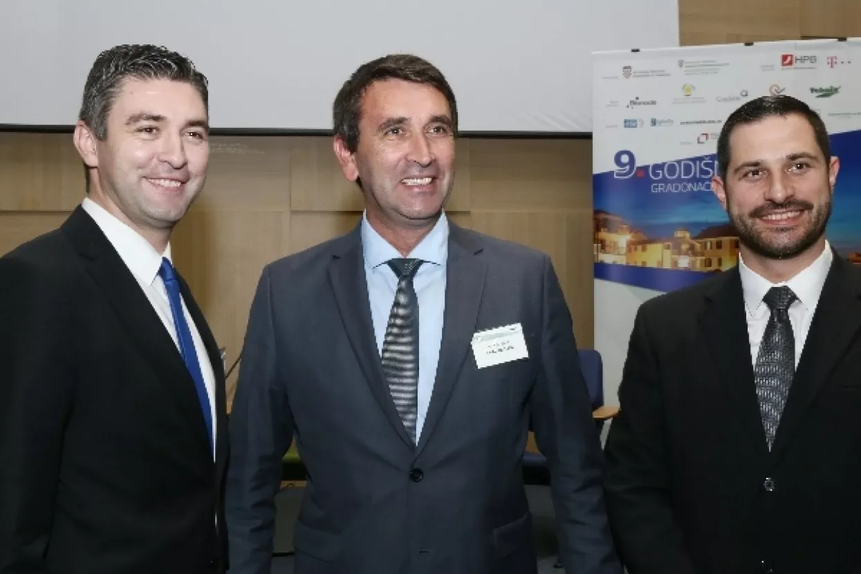 FOTO: 48. sati - Okrugli stol o razvoju i održivosti turističkih destinacija