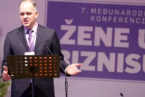 Jurčić: Zašto prihvaćamo da je u kući žena gazda, a na poslu ne