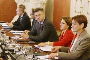 Vlada se na zatvorenoj sjednici očitovala o procjeni ustavnosti 'lex Agrokora'