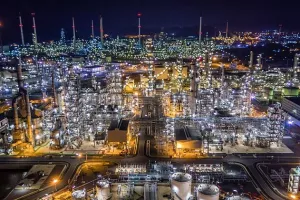 Neuobičajeno smanjenje potražnje za benzinom i rekordna proizvodnja SAD-a srušile cijene nafte