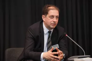 Schoefboeck: Eurizacija je bolja opcija od kunizacije