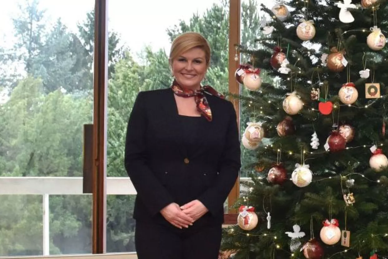 Čestitka predsjednice: Neka mir i dobro Božića uđu u svako srce i svaki dom