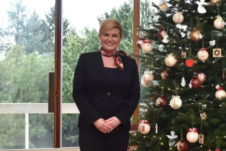 Čestitka predsjednice: Neka mir i dobro Božića uđu u svako srce i svaki dom