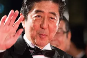 Japanski premijer traži da poslodavci povise plaće za 3 ili više posto