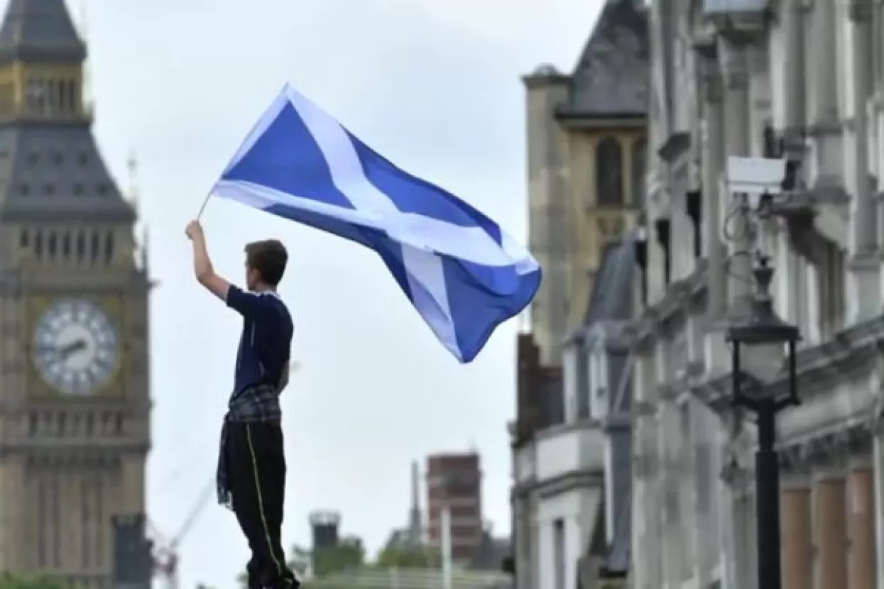 I Škotska kuša univerzalni dohodak