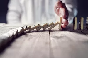 Miodrag Šajatović: Zbunjujući signali - Ubrzanim reformama do sporijeg rasta?!